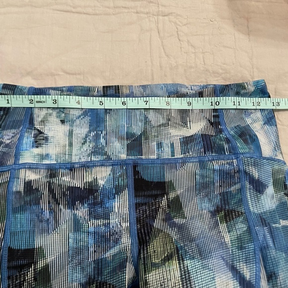 Lululemon On Pace Patterned Cropped Leggings Blue - Picture 10 of 12